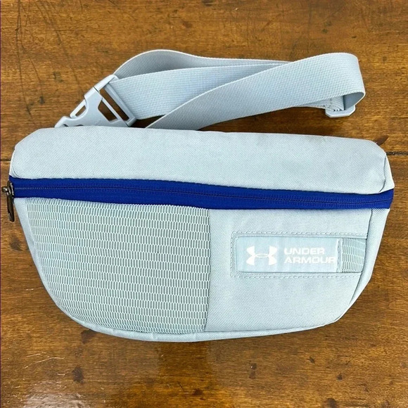 Under Armour Belt Bag Fanny Pack Waist Pack Walk Travel Vacation Purse Wallet - Picture 1 of 8